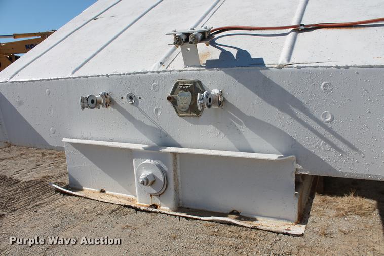 image for item DB5104 1982 Fruehauf DES-M2-M20/32 bottom dump trailer