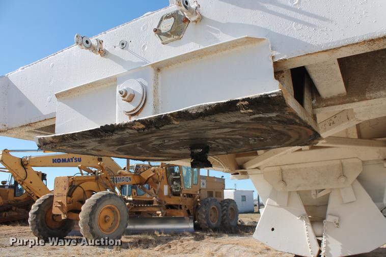 image for item DB5104 1982 Fruehauf DES-M2-M20/32 bottom dump trailer