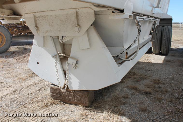 image for item DB5104 1982 Fruehauf DES-M2-M20/32 bottom dump trailer