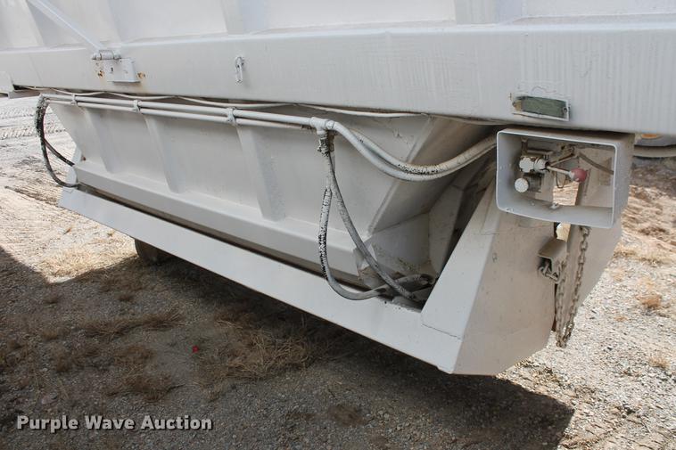 image for item DB5104 1982 Fruehauf DES-M2-M20/32 bottom dump trailer