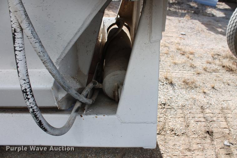 image for item DB5104 1982 Fruehauf DES-M2-M20/32 bottom dump trailer