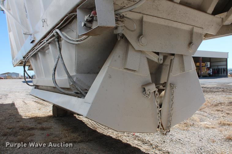 image for item DB5104 1982 Fruehauf DES-M2-M20/32 bottom dump trailer