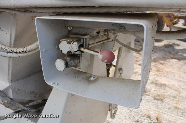 image for item DB5104 1982 Fruehauf DES-M2-M20/32 bottom dump trailer