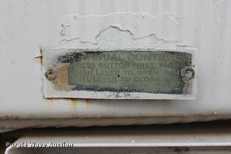 image for item DB5104 1982 Fruehauf DES-M2-M20/32 bottom dump trailer