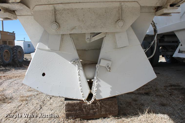 image for item DB5104 1982 Fruehauf DES-M2-M20/32 bottom dump trailer