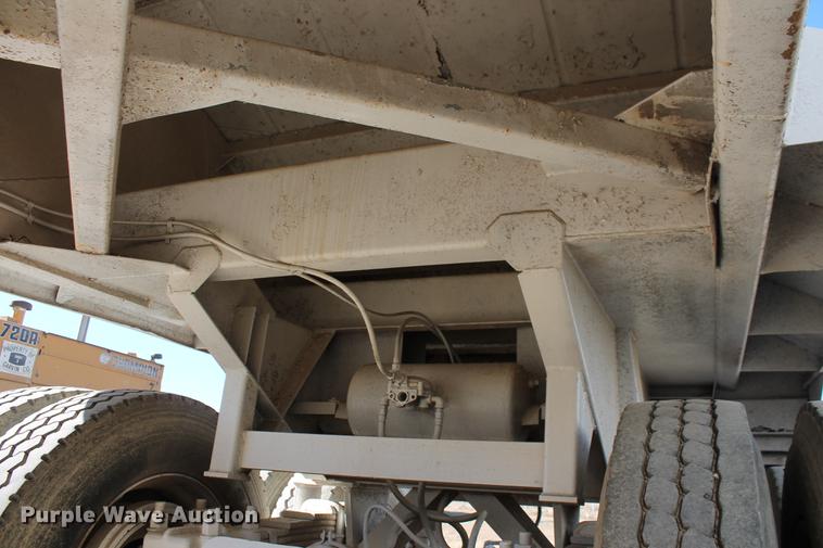 image for item DB5104 1982 Fruehauf DES-M2-M20/32 bottom dump trailer