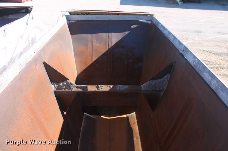 image for item DB5104 1982 Fruehauf DES-M2-M20/32 bottom dump trailer