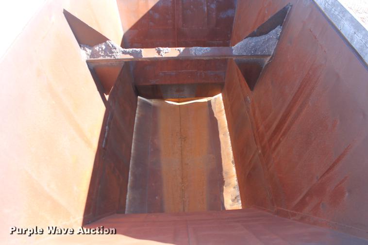 image for item DB5104 1982 Fruehauf DES-M2-M20/32 bottom dump trailer