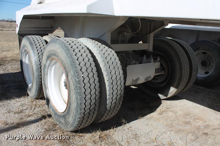 image for item DB5104 1982 Fruehauf DES-M2-M20/32 bottom dump trailer