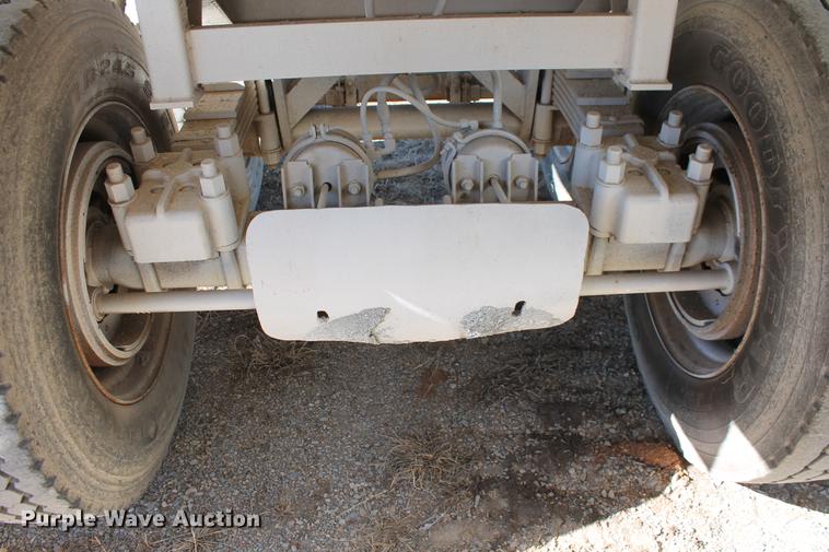 image for item DB5104 1982 Fruehauf DES-M2-M20/32 bottom dump trailer