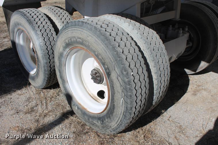 image for item DB5104 1982 Fruehauf DES-M2-M20/32 bottom dump trailer