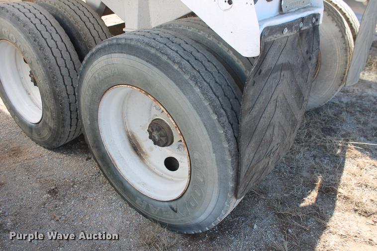 image for item DB5104 1982 Fruehauf DES-M2-M20/32 bottom dump trailer