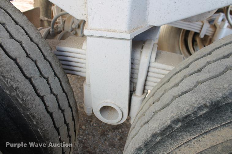 image for item DB5104 1982 Fruehauf DES-M2-M20/32 bottom dump trailer