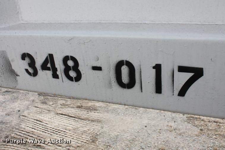 image for item DB5104 1982 Fruehauf DES-M2-M20/32 bottom dump trailer