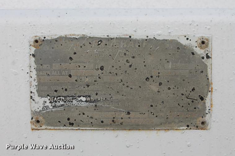 image for item DB5104 1982 Fruehauf DES-M2-M20/32 bottom dump trailer