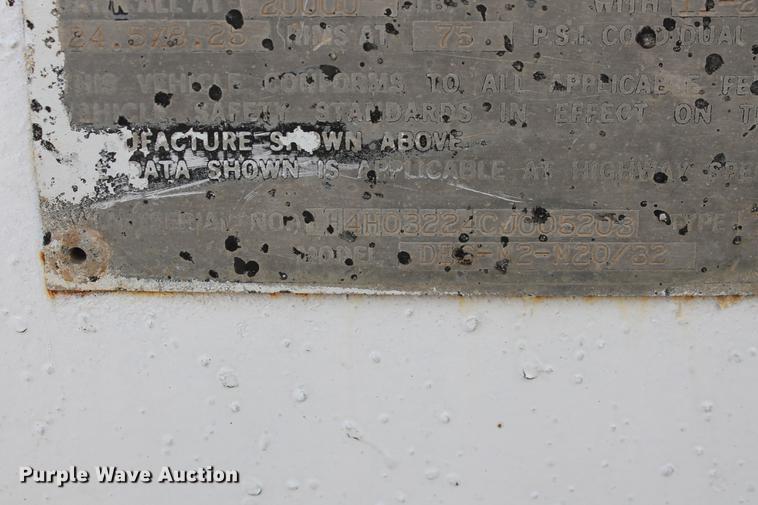 image for item DB5104 1982 Fruehauf DES-M2-M20/32 bottom dump trailer