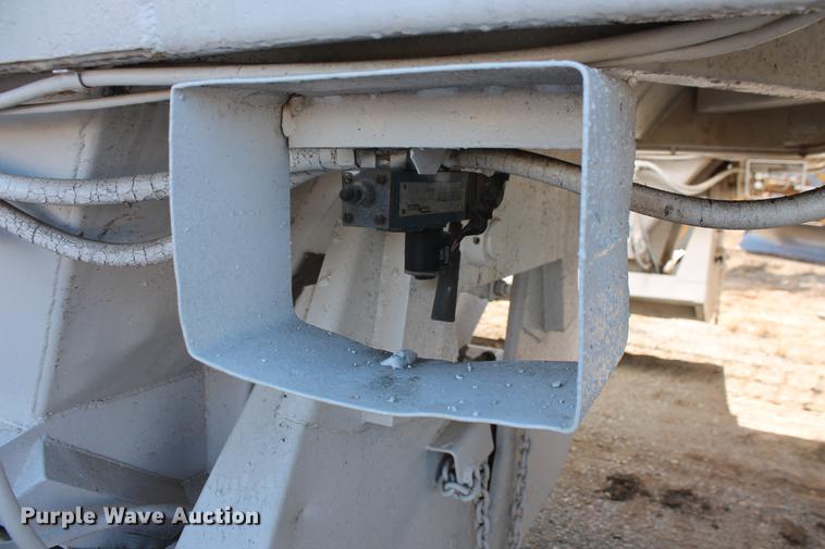 image for item DB5105 1978 Fruehauf DES-M2/M20/3L bottom dump trailer