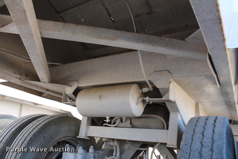 image for item DB5105 1978 Fruehauf DES-M2/M20/3L bottom dump trailer