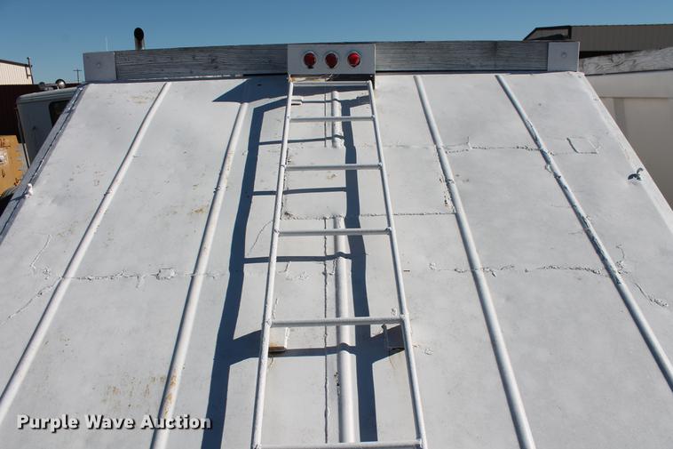 image for item DB5105 1978 Fruehauf DES-M2/M20/3L bottom dump trailer