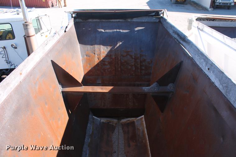 image for item DB5105 1978 Fruehauf DES-M2/M20/3L bottom dump trailer