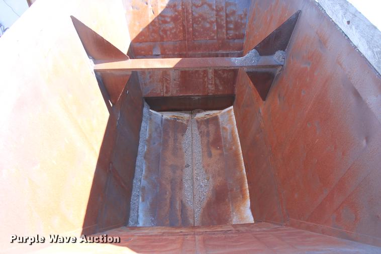 image for item DB5105 1978 Fruehauf DES-M2/M20/3L bottom dump trailer