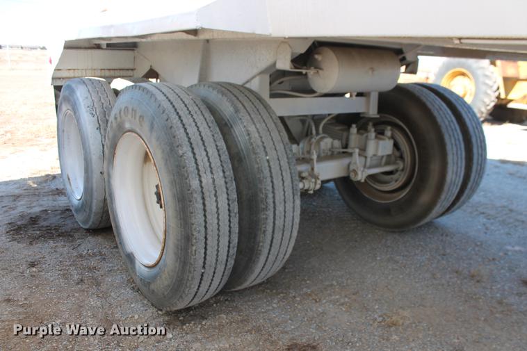 image for item DB5105 1978 Fruehauf DES-M2/M20/3L bottom dump trailer