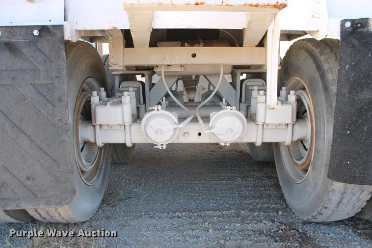 image for item DB5105 1978 Fruehauf DES-M2/M20/3L bottom dump trailer