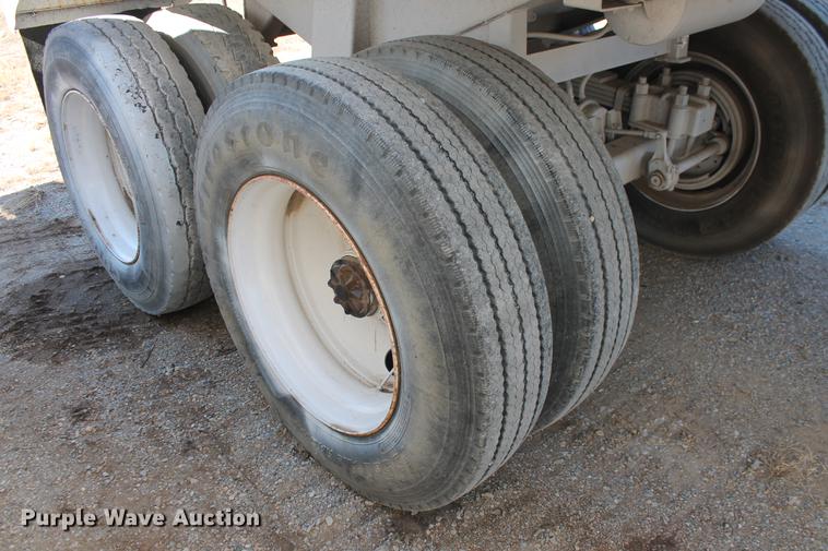 image for item DB5105 1978 Fruehauf DES-M2/M20/3L bottom dump trailer