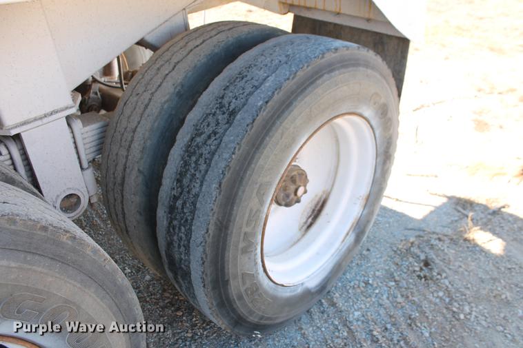image for item DB5105 1978 Fruehauf DES-M2/M20/3L bottom dump trailer