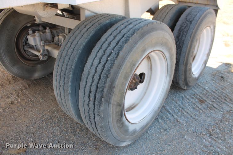 image for item DB5105 1978 Fruehauf DES-M2/M20/3L bottom dump trailer