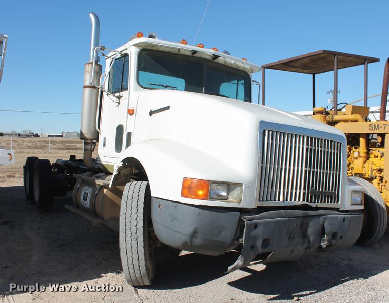 image for item DB5106 1994 International 9400 semi truck