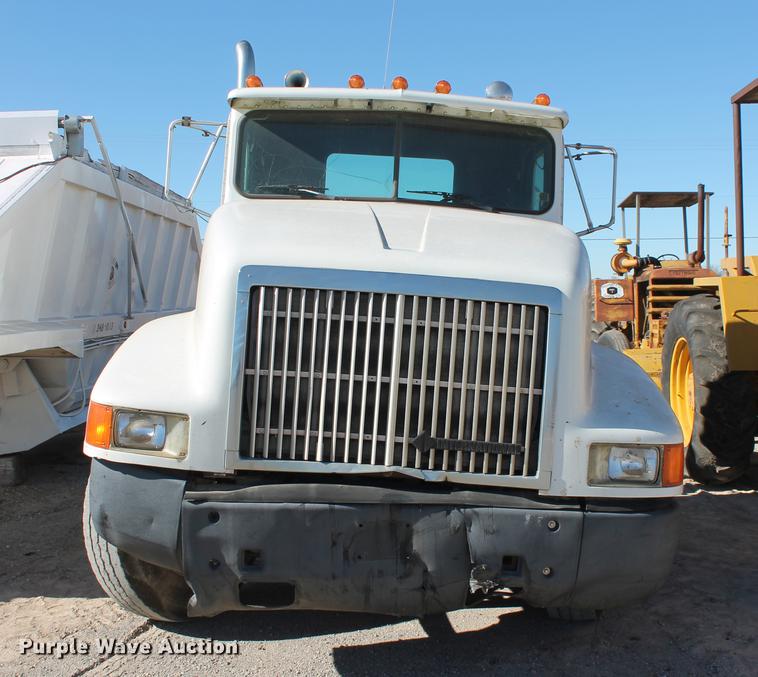 image for item DB5106 1994 International 9400 semi truck