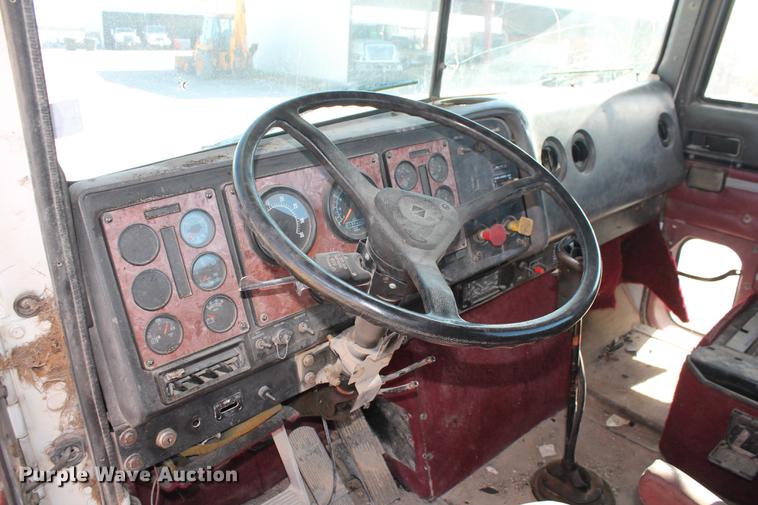 image for item DB5106 1994 International 9400 semi truck