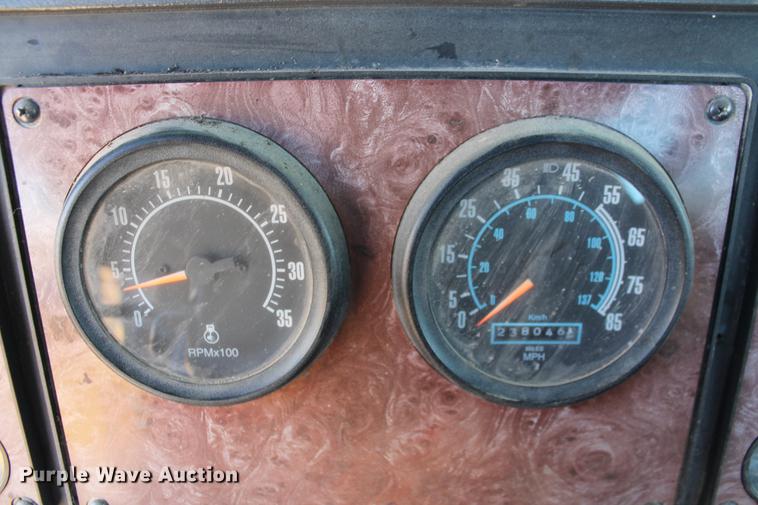 image for item DB5106 1994 International 9400 semi truck