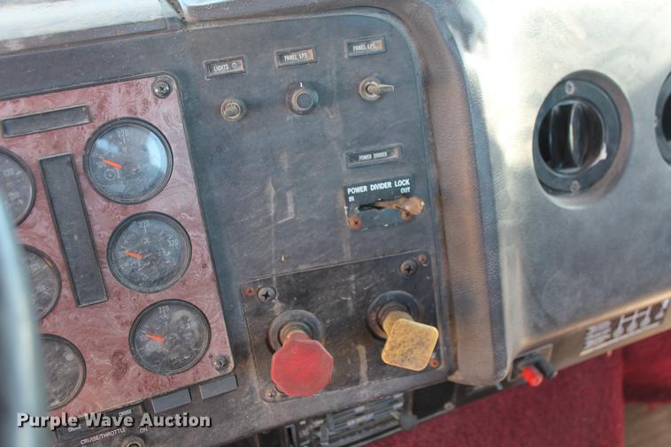 image for item DB5106 1994 International 9400 semi truck