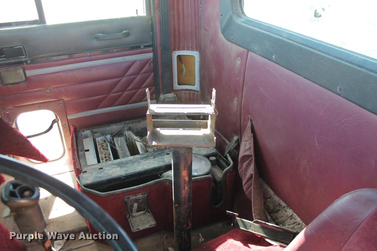 image for item DB5106 1994 International 9400 semi truck