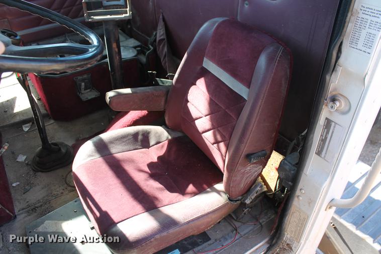 image for item DB5106 1994 International 9400 semi truck