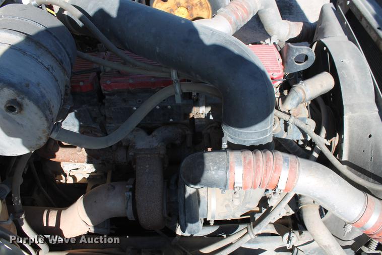 image for item DB5106 1994 International 9400 semi truck