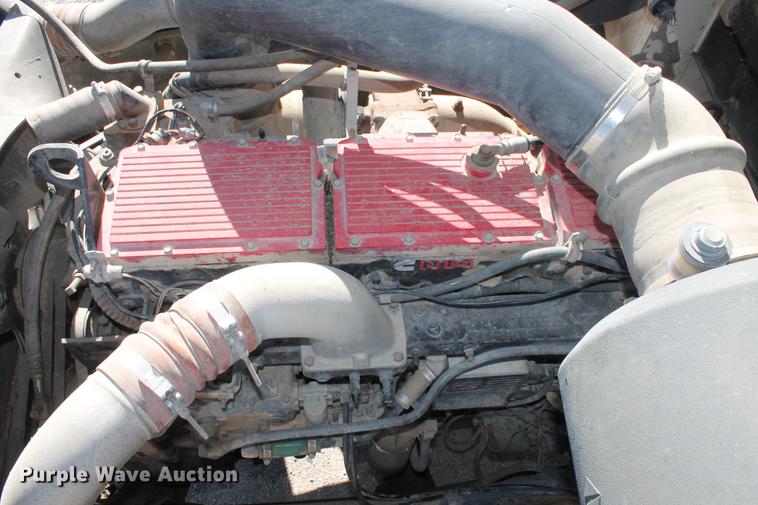 image for item DB5106 1994 International 9400 semi truck