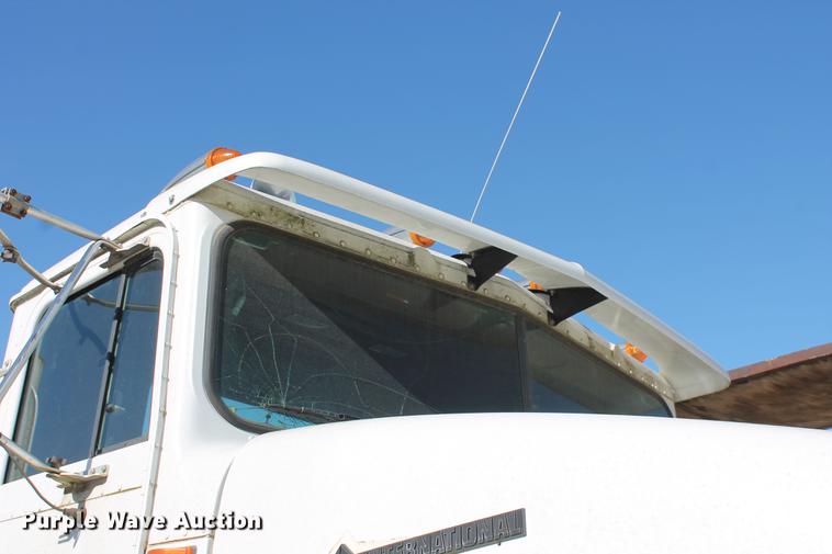 image for item DB5106 1994 International 9400 semi truck