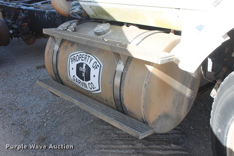 image for item DB5106 1994 International 9400 semi truck