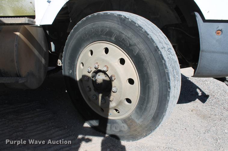 image for item DB5106 1994 International 9400 semi truck