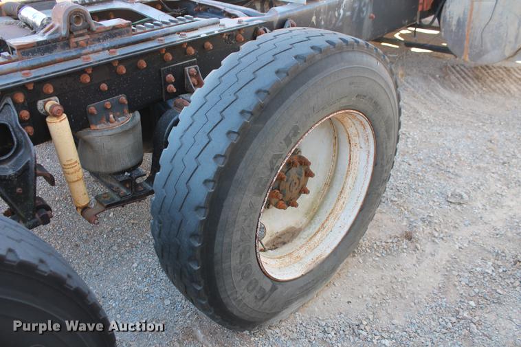 image for item DB5106 1994 International 9400 semi truck