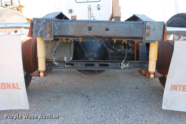 image for item DB5106 1994 International 9400 semi truck