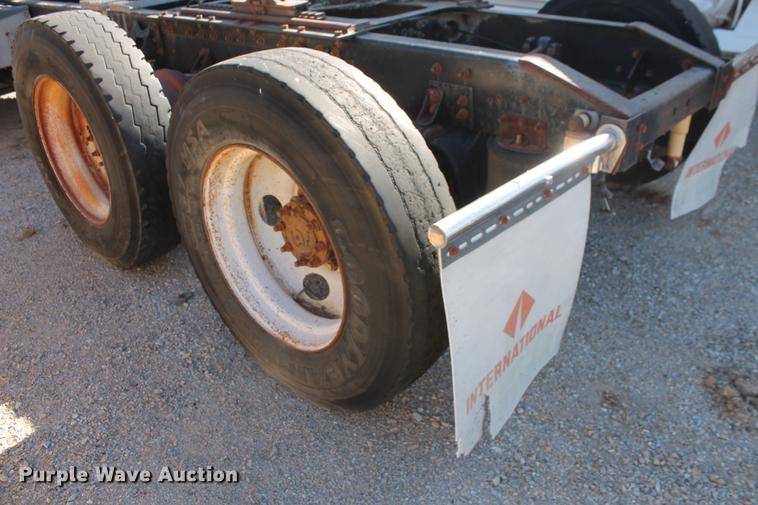 image for item DB5106 1994 International 9400 semi truck