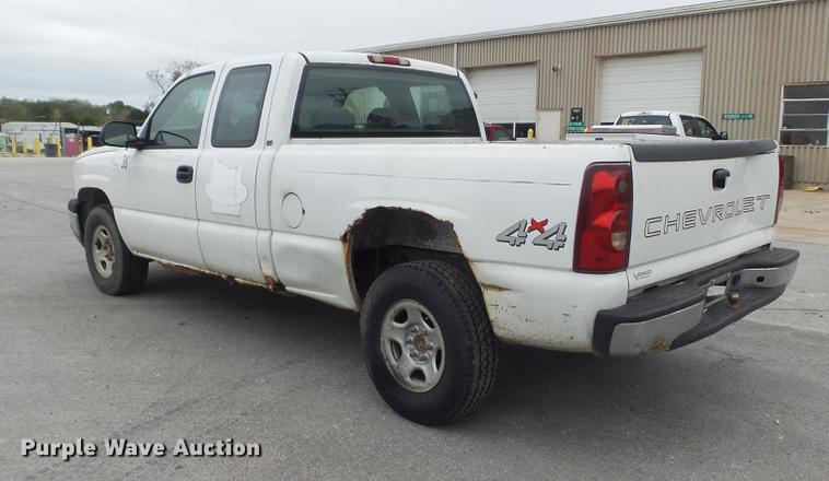 image for item DB6377 2003 Chevrolet Silverado 1500 Ext. Cab pickup truck