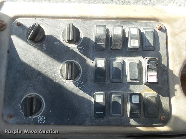 image for item DB7291 2002 Case 621D wheel loader