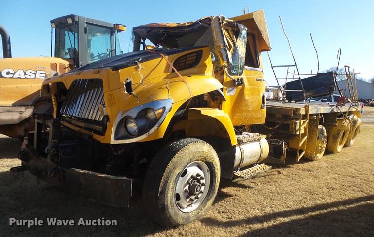 image for item DB7292 2011 International WorkStar 7500 paint striper truck