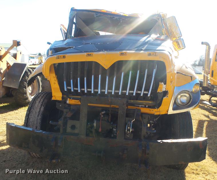 image for item DB7292 2011 International WorkStar 7500 paint striper truck