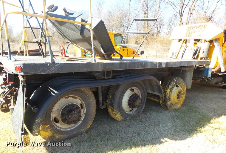 image for item DB7292 2011 International WorkStar 7500 paint striper truck